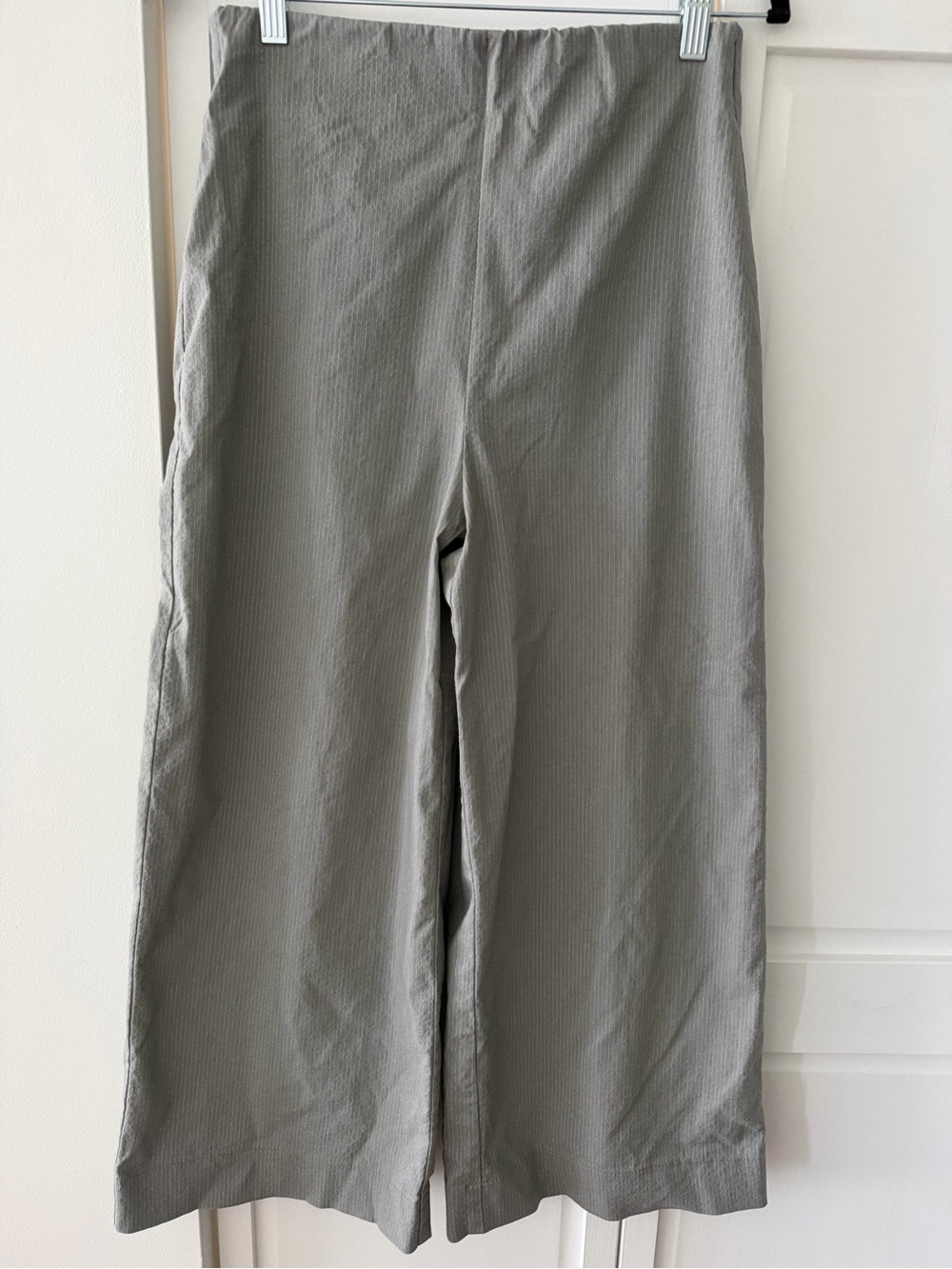 Grey Pinstripe High-Rise Wide Leg Elastic Waist Cropped Pants Like new - Picture 8 of 11